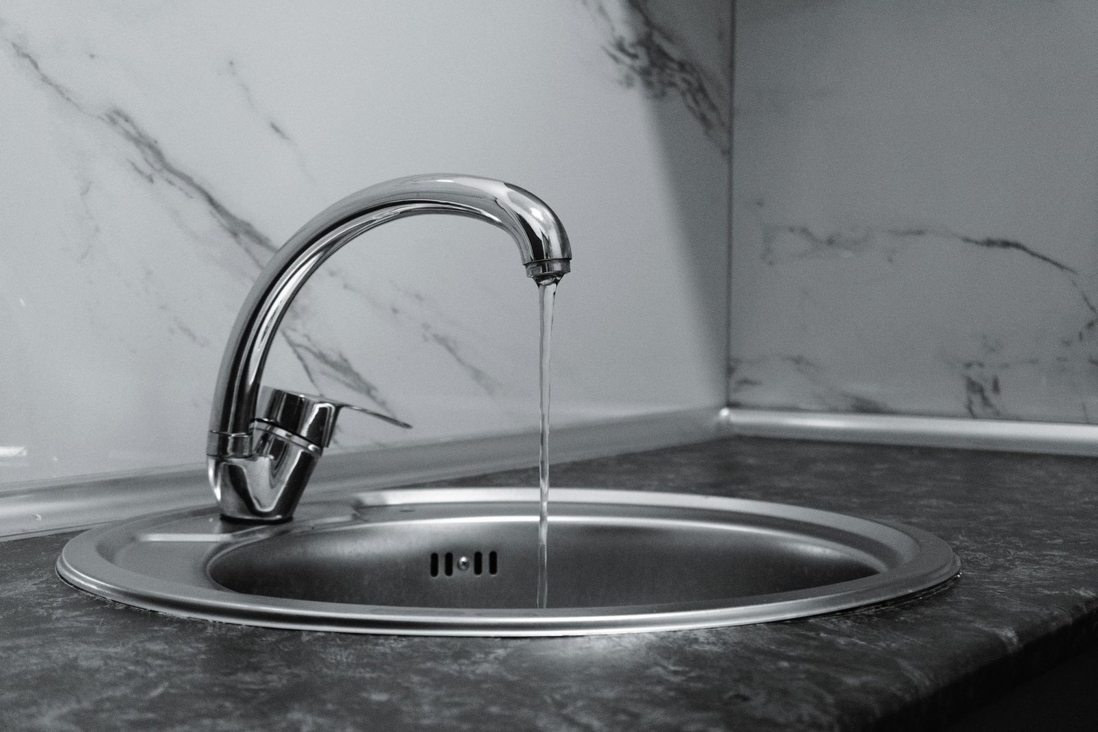 When a Faucet Leak Is a Repair vs. a Replacement