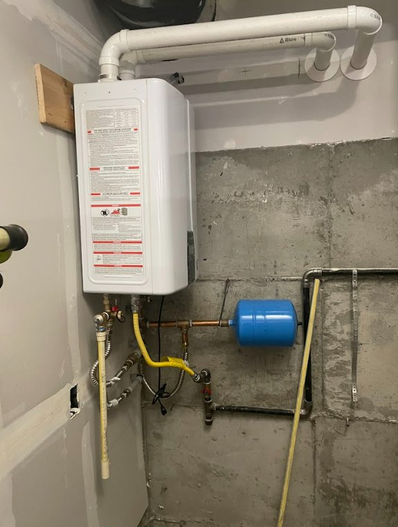 Water heater installation by Royal Flush Plumbing in Pierce County, WA, photo 2