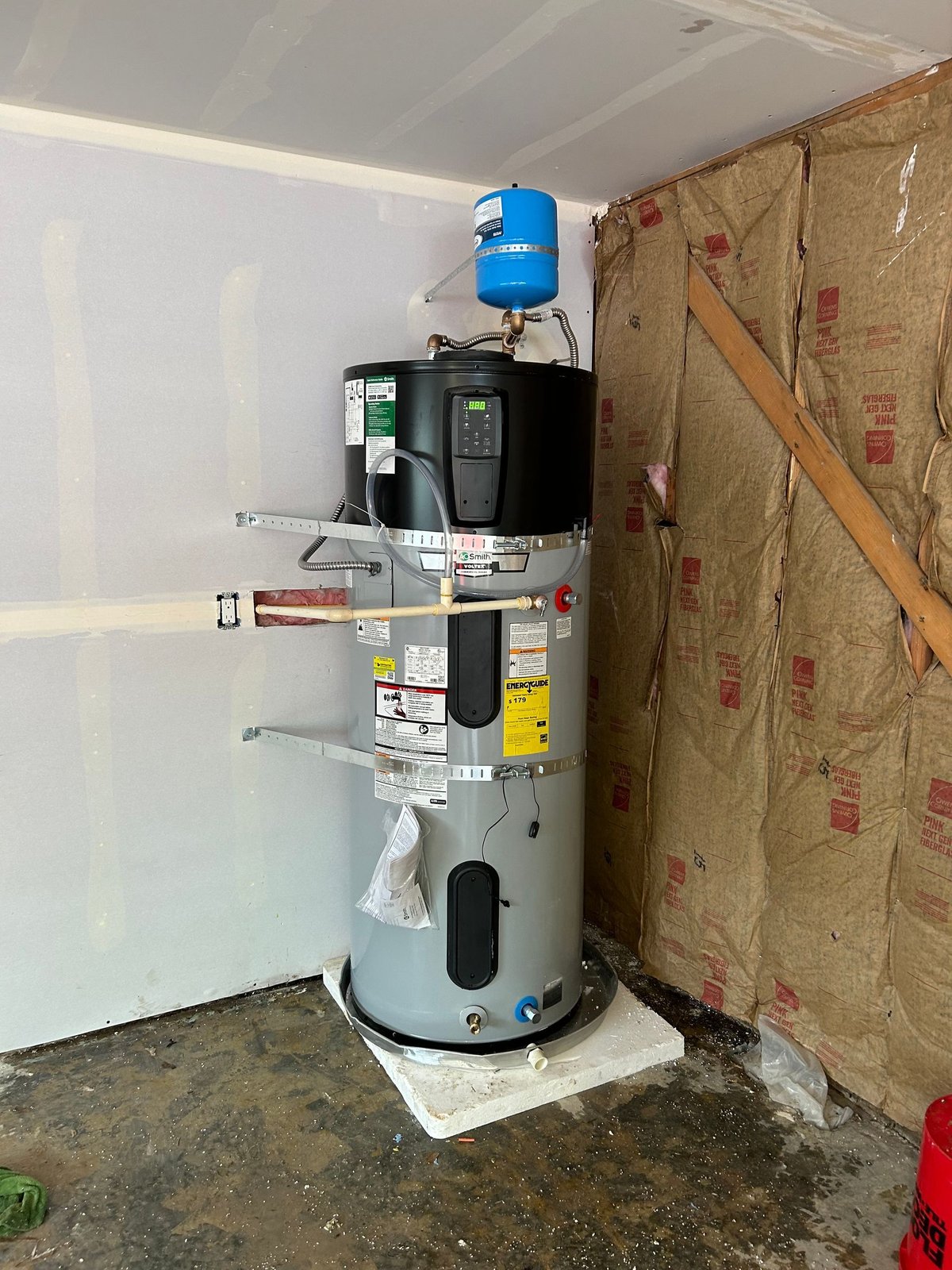 Water heater installation by Royal Flush Plumbing in Pierce County, WA, photo 3