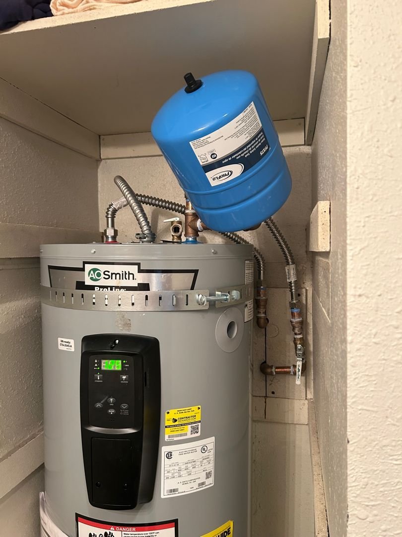 Water heater installation by Royal Flush Plumbing in Pierce County, WA, photo 4